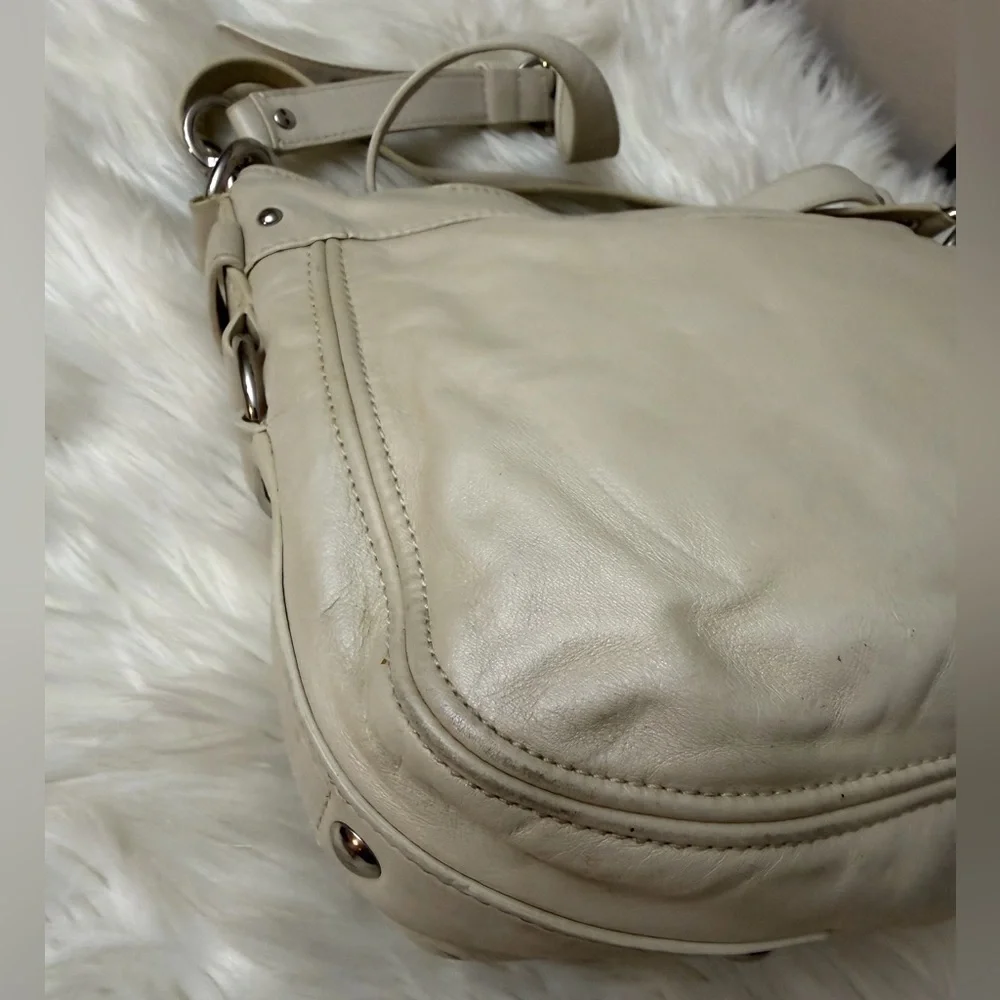 Coach # F14707Cream Leather Shoulder Bag